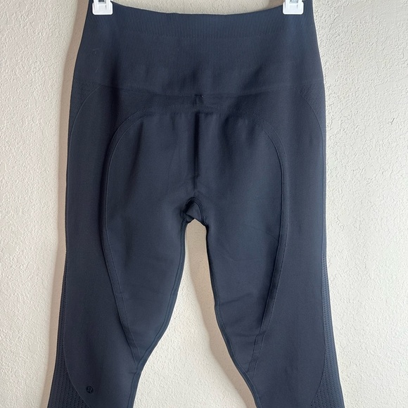 Lululemon Flo & go seamless charcoal gray leggings size 10 - Picture 4 of 5